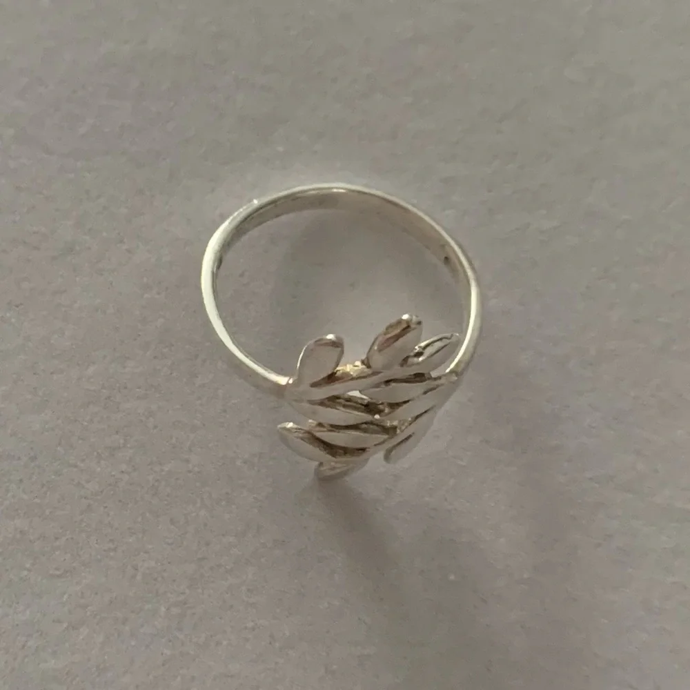 Vintage 925 Sterling Silver Dainty Leaf Wrap Ring Size 6.5 - Picture 3 of 8